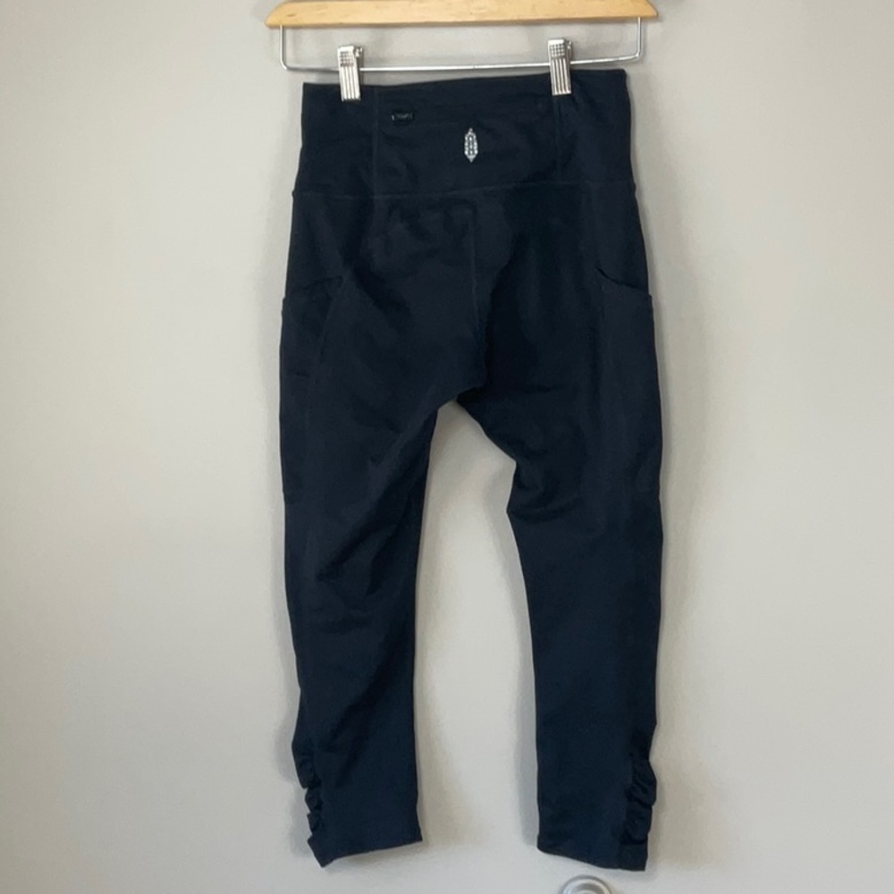Free People black cropped leggings with scrunch bottom - Picture 4 of 7